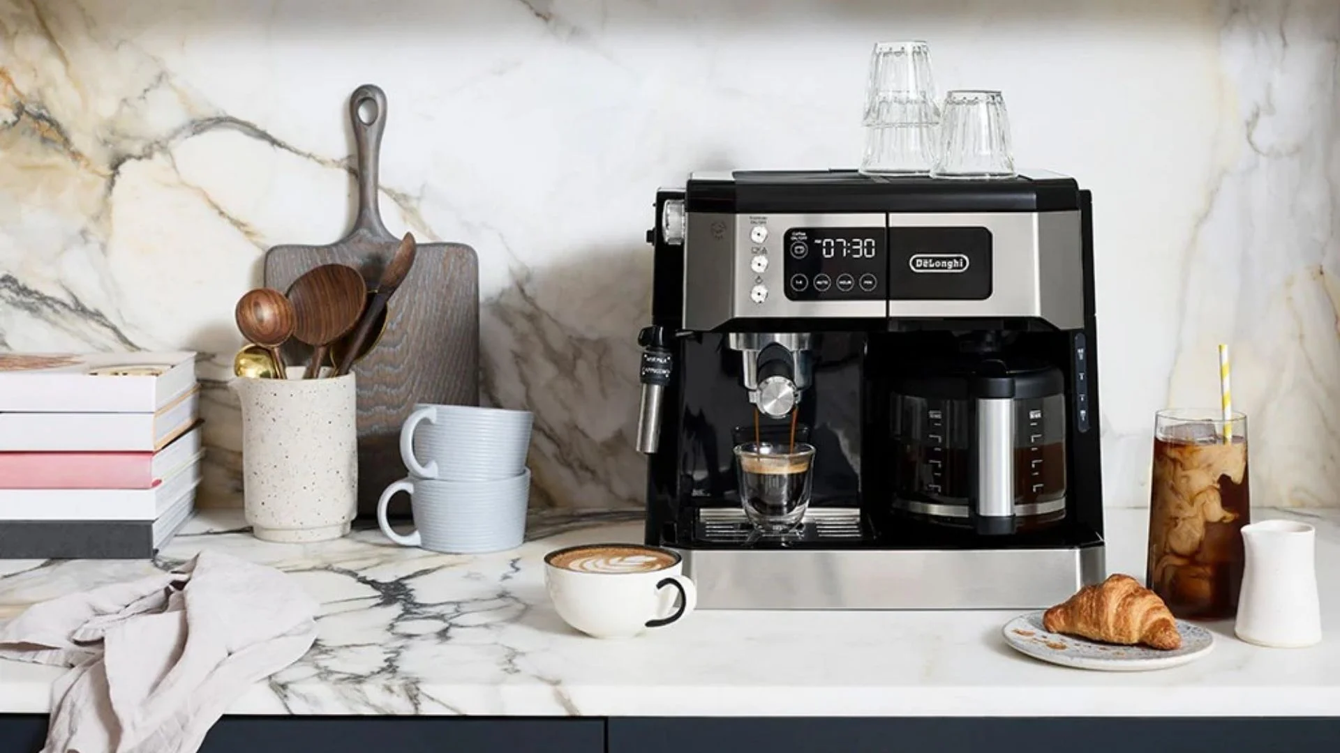De'Longhi All-in-One Coffee & Espresso Maker COM532M